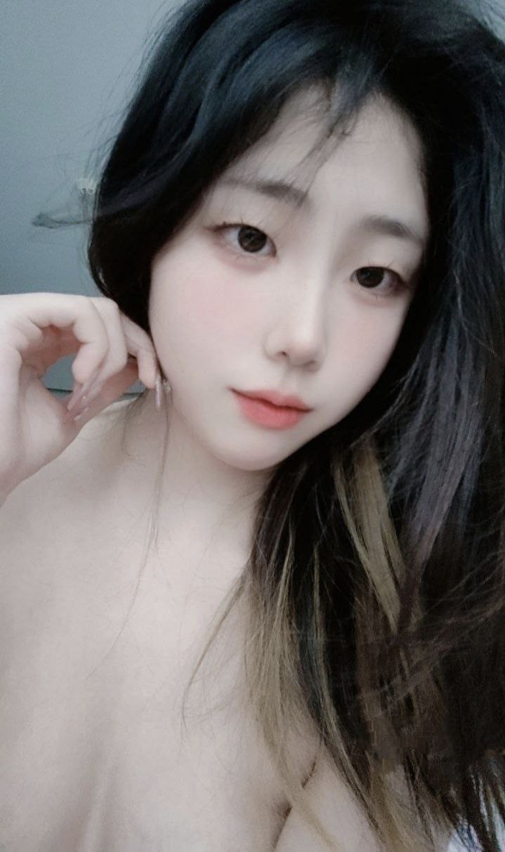 男吻女胸捏胸挤胸的视频メイリン モデルコレクション...